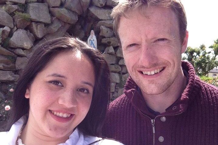 She Wore an Arwen Costume When She Met Him at the Airport