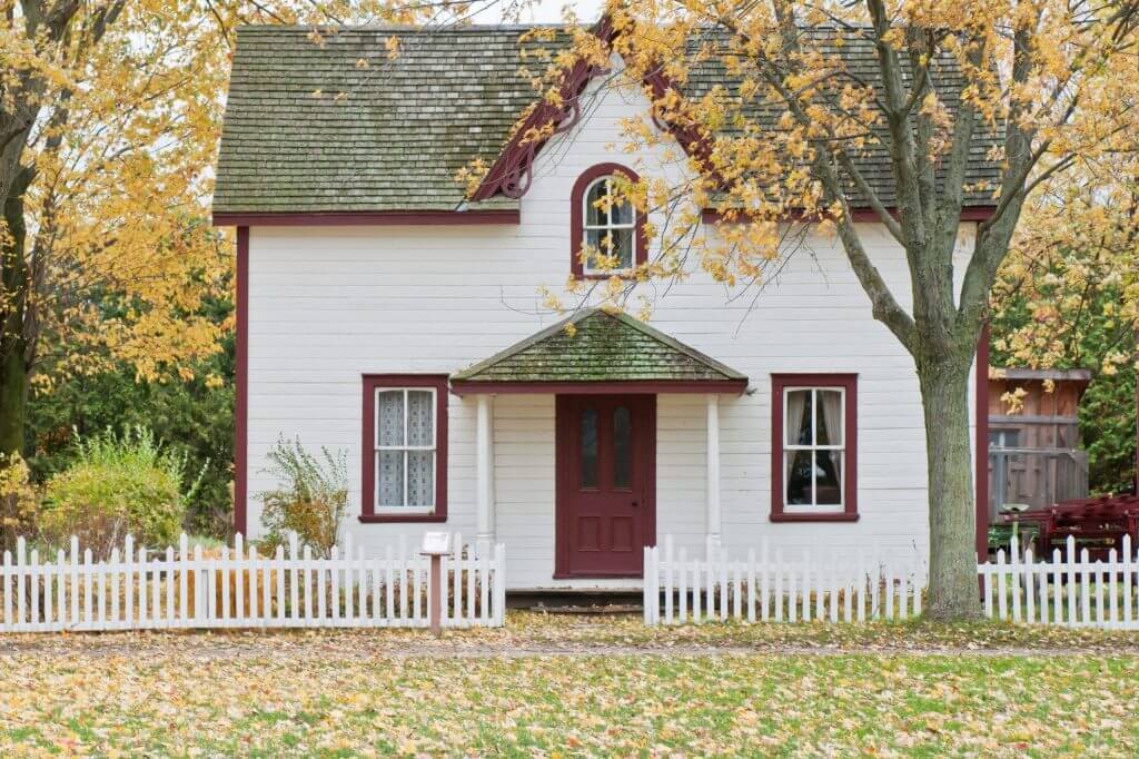 Should You Live with Family After the Wedding?