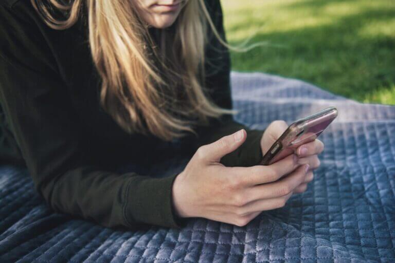 A Quick Guide to Tactfully Closing a Conversation