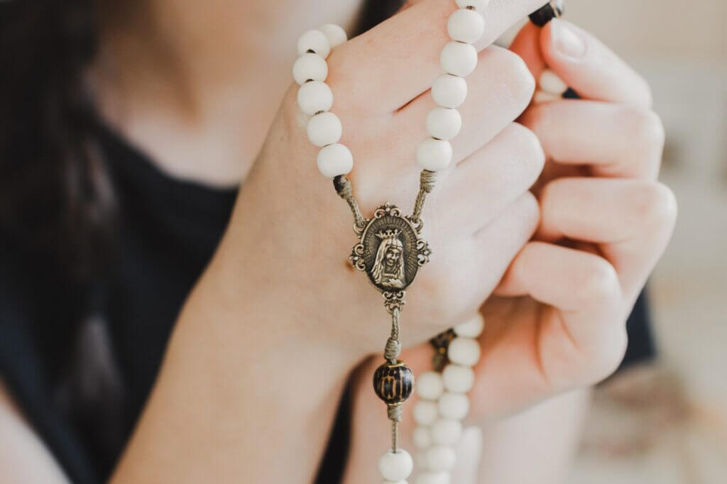 Why Singles Should Say the Rosary