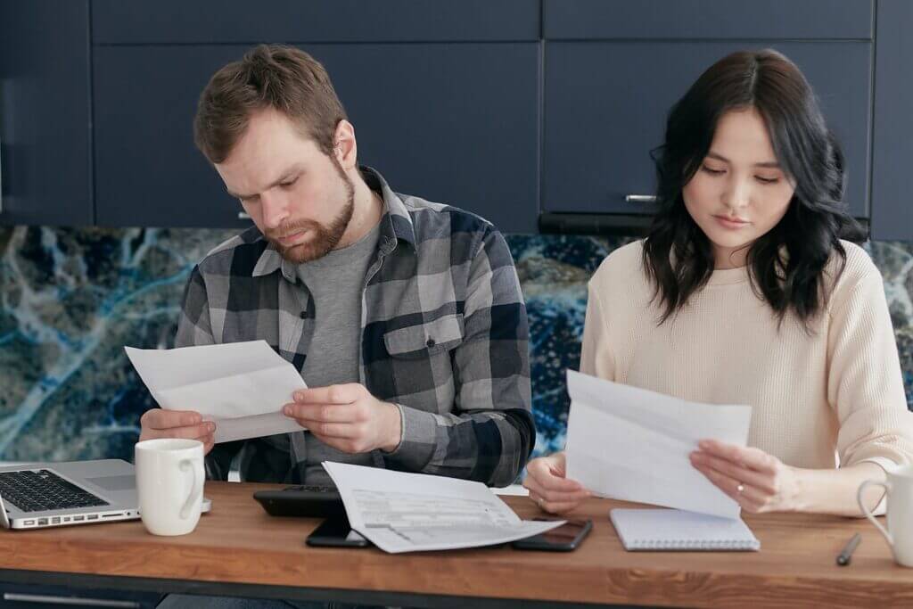 Finance and Romance: How to Manage Your Money While Dating