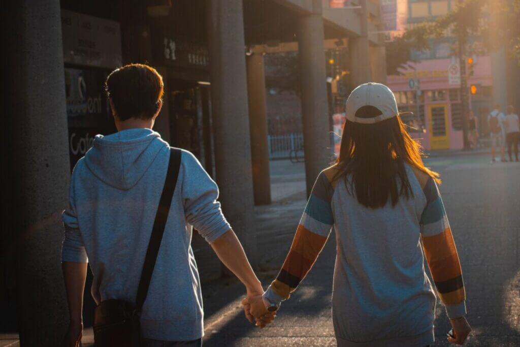 Red Flags, Green Flags, and What to Look for When You’re Dating