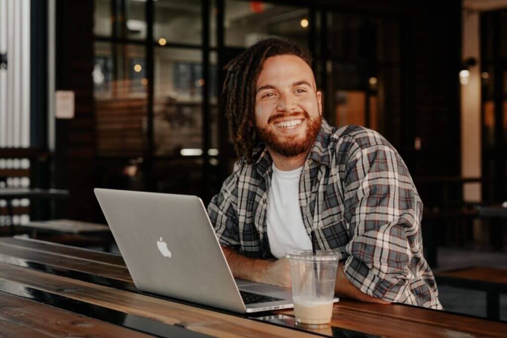 (5 More) Online Dating Profile Mistakes Catholic Men Make