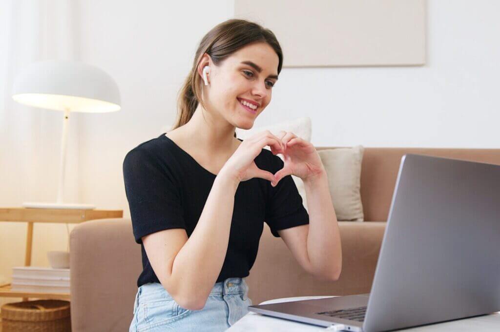 Long-Distance Couples, You Need to Ask Yourselves These Questions!