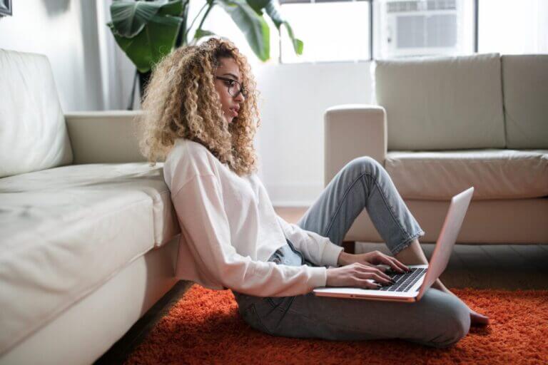 Your Guide to Surviving (And Maybe Even Enjoying!) The Online Dating Process