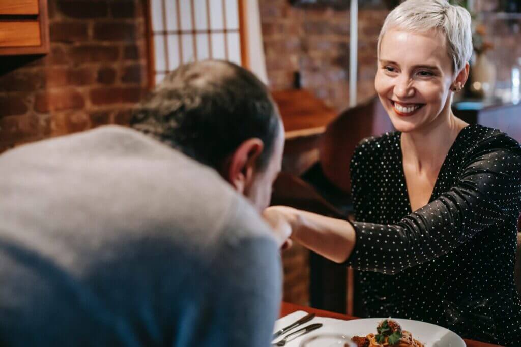 4 Ways to Tell That a Guy Is (Really!) Into You