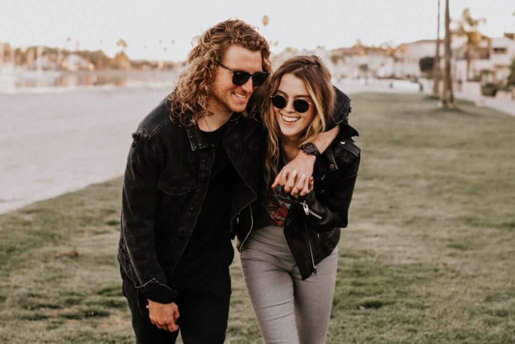 6 Ways to Tell She Really Likes You