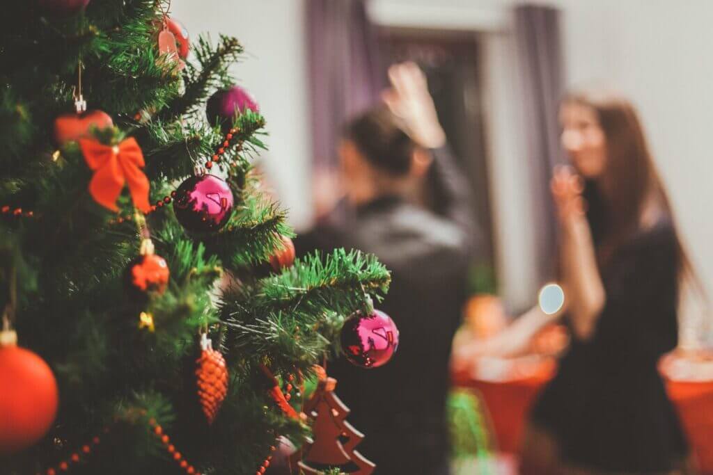 How To Cope With Being The ONLY Single At Family Holidays