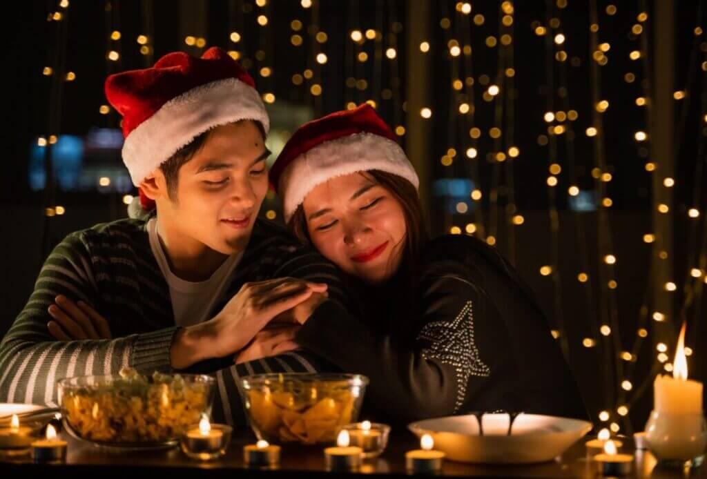 First Dates Around the Holidays: How to Avoid "Cuffing Season"