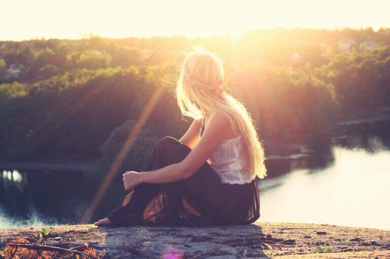 A Single Woman's Guide to Recovering From Heartbreak