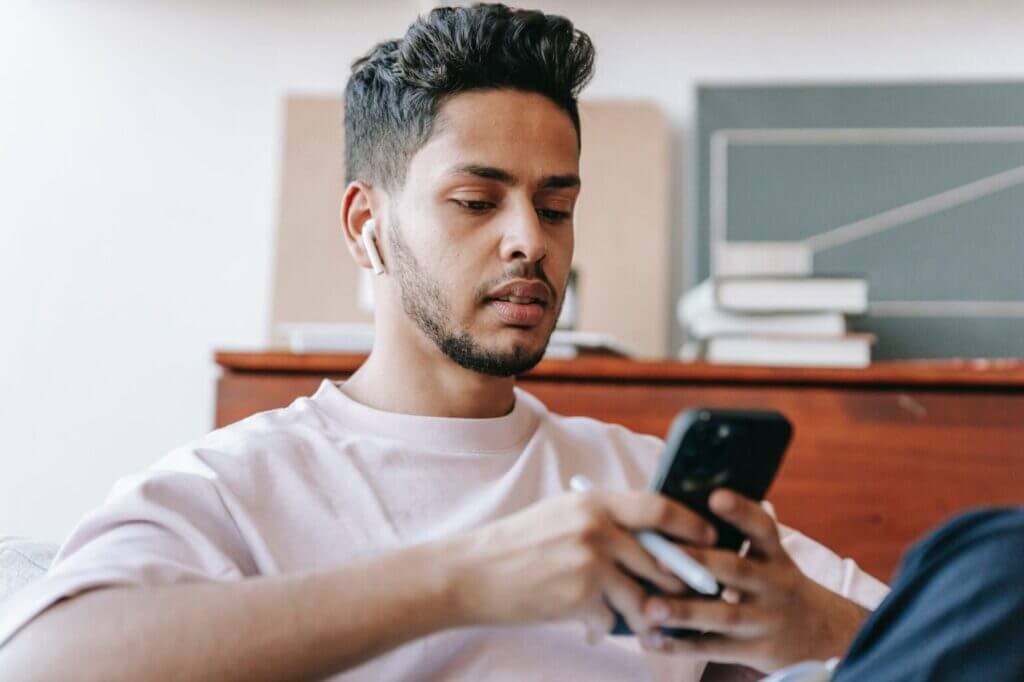 Toxic Mindsets That Single Men Need to Let Go Of