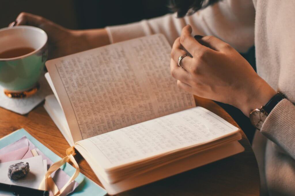 Catholic Singles, Strengthen Your Prayer Life With This One Easy Step