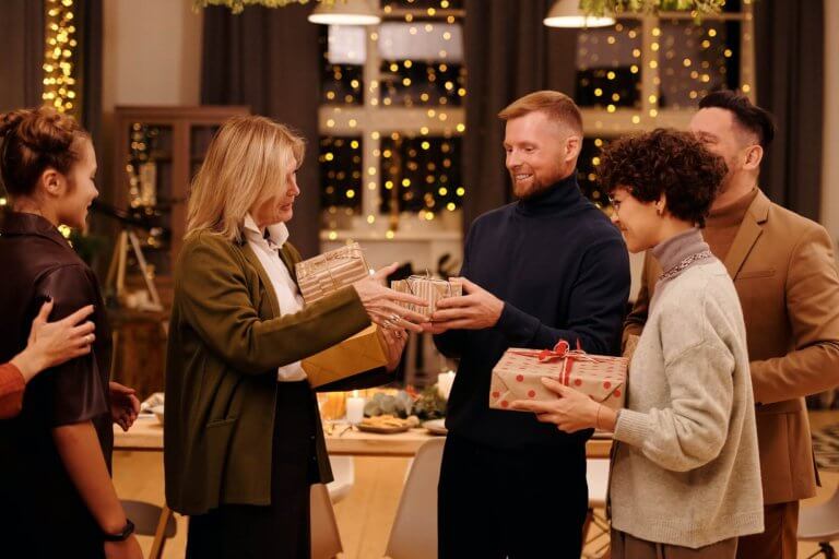 How to Embrace the Joy of Christmas During Your Single Years