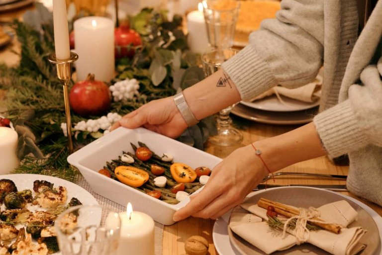 Tips for Mentally Preparing To Be a Single Gal for The Holidays