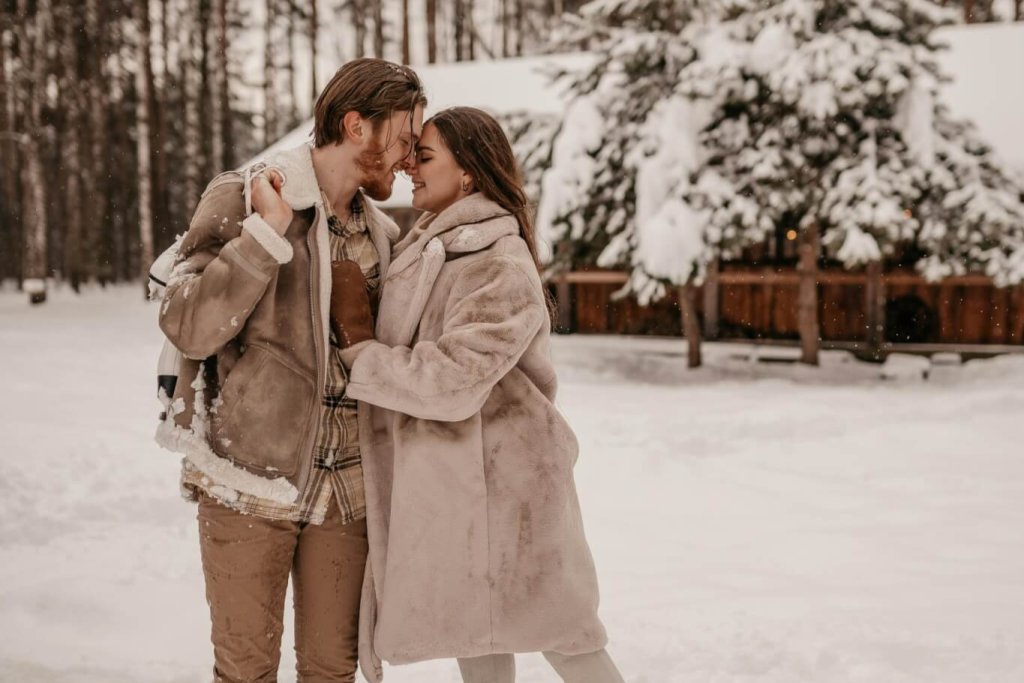 Your Guide to Managing Seasonal Loneliness