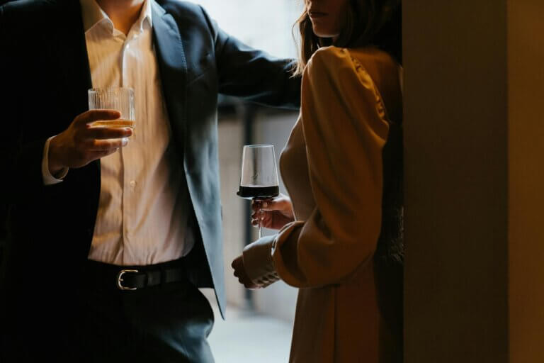 Guys, Here's How to Actually Start Talking to That Cute Girl