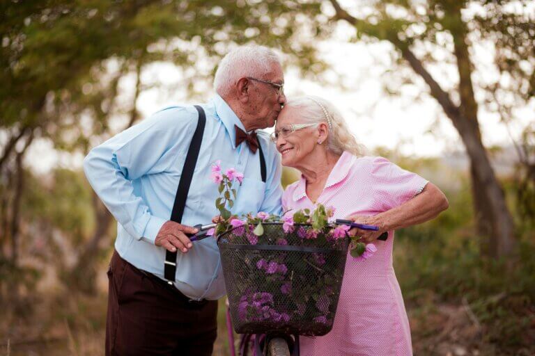 Senior Daters, Here's How to Make Online Dating Work For You!